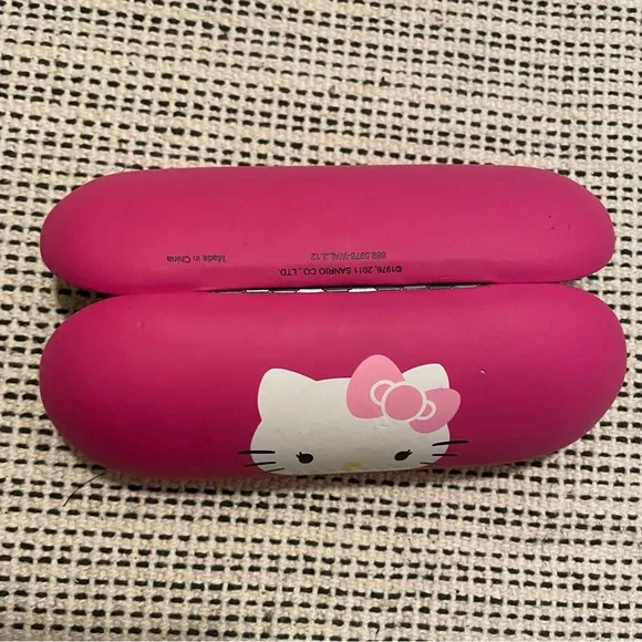 Hello Kitty Eyeglass case - Picture 4 of 5